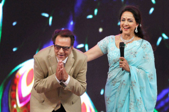 Bollywood: Hema Malini and Dharmendra are grandparents again