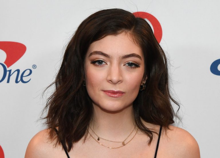 Lorde opens up about retreat from social media