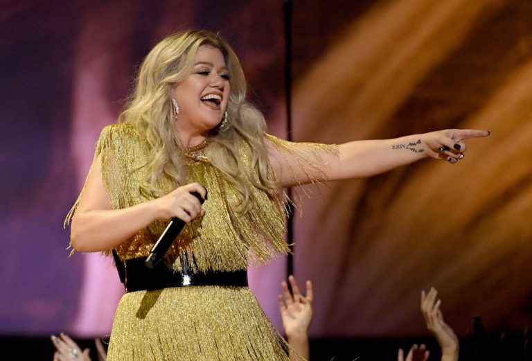 Kelly Clarkson champions Zuhair Murad on ‘The Voice’ finale