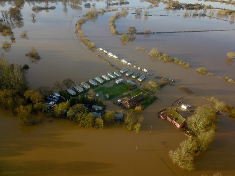 Police urge families to leave their homes immediately in Bedfordshire due to flood risk as UK braces…