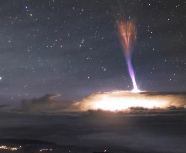 Incredible photo shows TWO ultra-rare sky phenomena that ‘only last a tenth of a second’