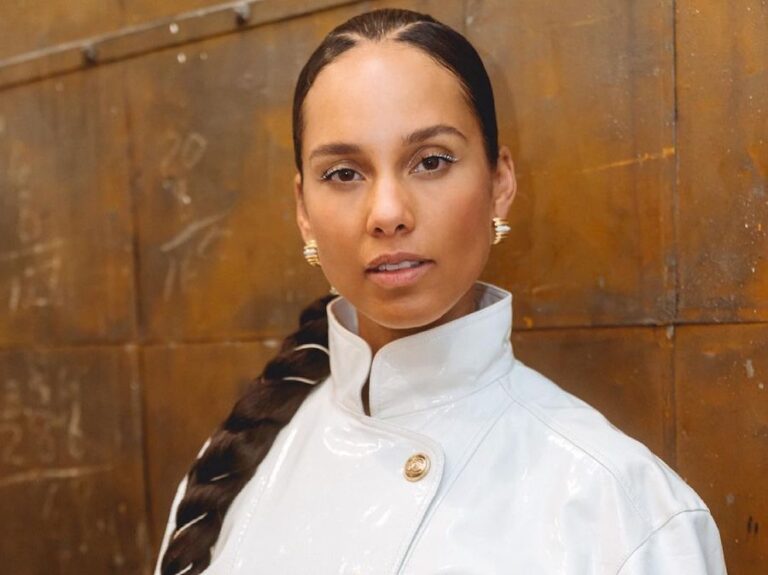 US singer Alicia Keys serenades students in Saudi Arabia