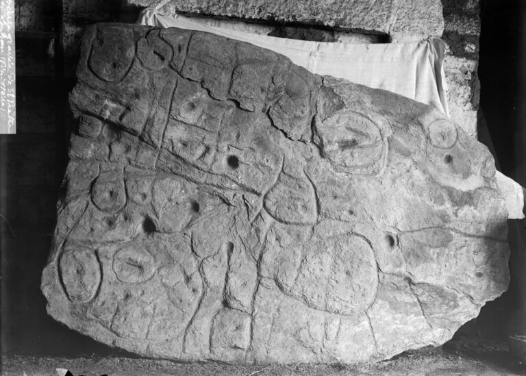 Europe’s ‘OLDEST map’ carved into stone slab 4,000 years ago finally found after being ‘lost to…