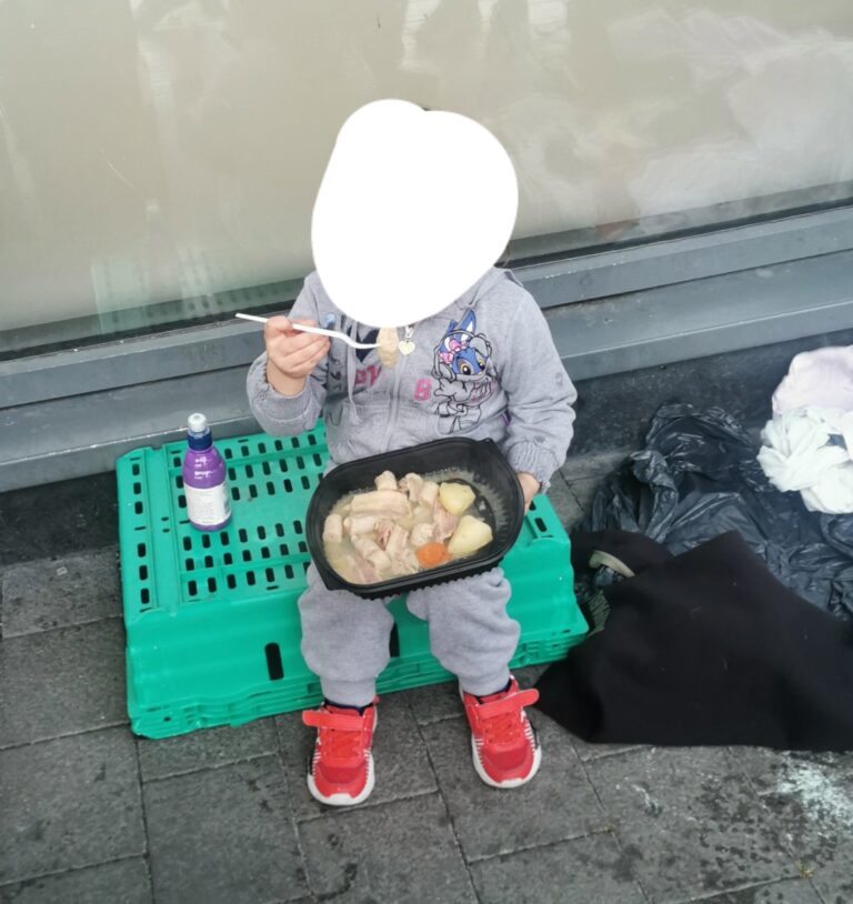 Fury as homeless girl, 4, spotted eating ‘only hot meal of day’ out of plastic container on the…