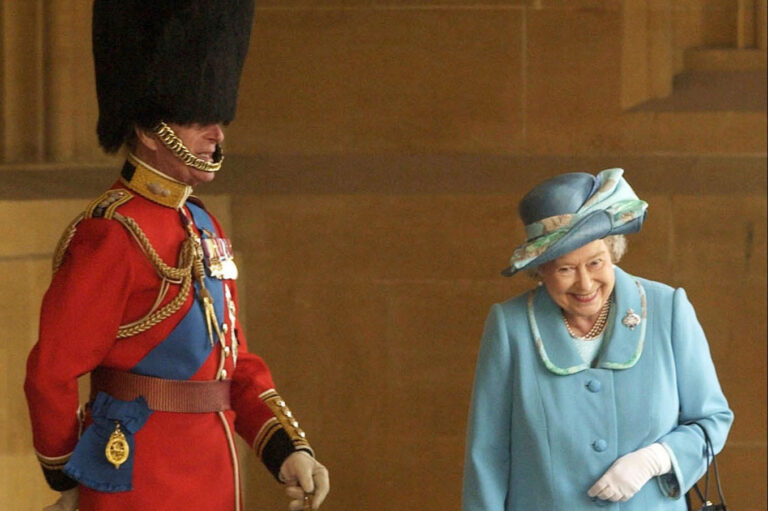 The real story behind this giggling photo of the Queen & Prince Philip is sure to make you smile