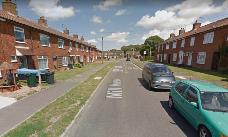 Ashford explosion – Huge blast ‘blows off front of house’ and shakes Kent street as firefighters…