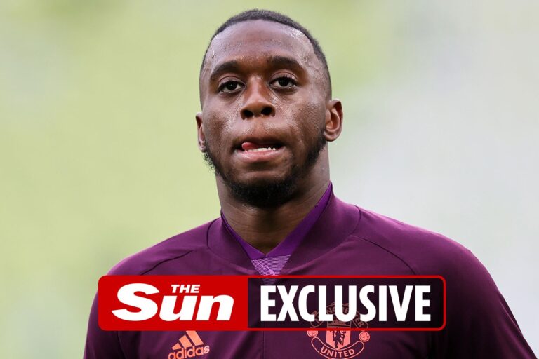 Man Utd consider Aaron Wan-Bissaka switch to centre-back during pre-season in either back three or…