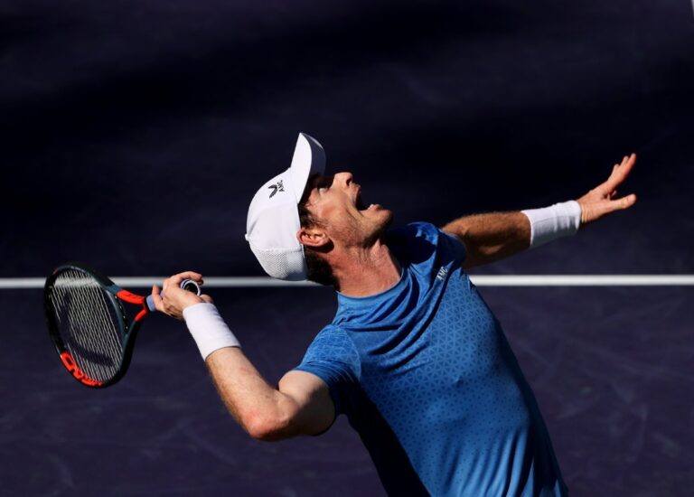 Swiatek, Murray advance to 3rd round at Indian Wells
