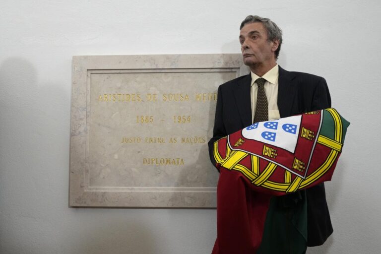 Portugal honors diplomat who saved thousands from Nazis