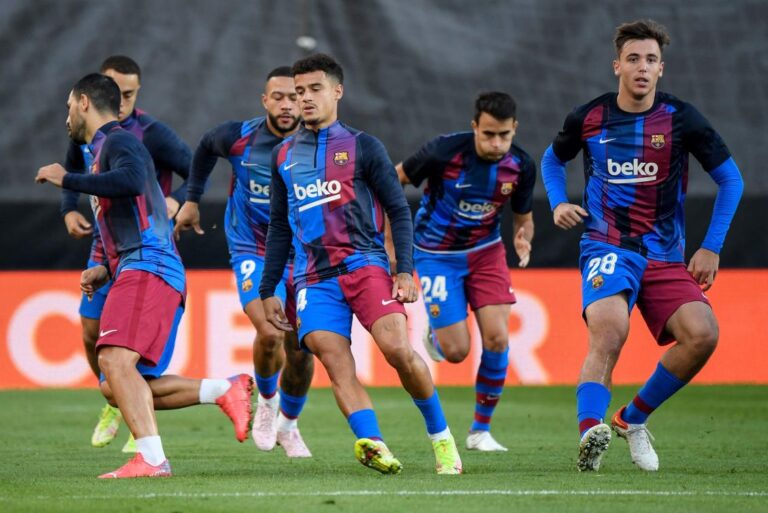 Barcelona closing in on Xavi to rescue falling giants