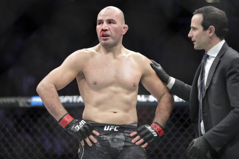 UFC 267: Teixeira upsets Blachowicz, claims 205-pound belt