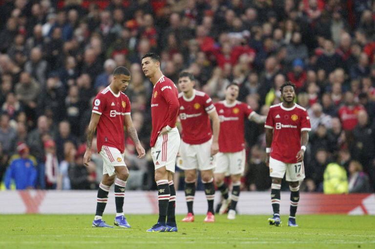Manchester City outclass crisis-hit Manchester United