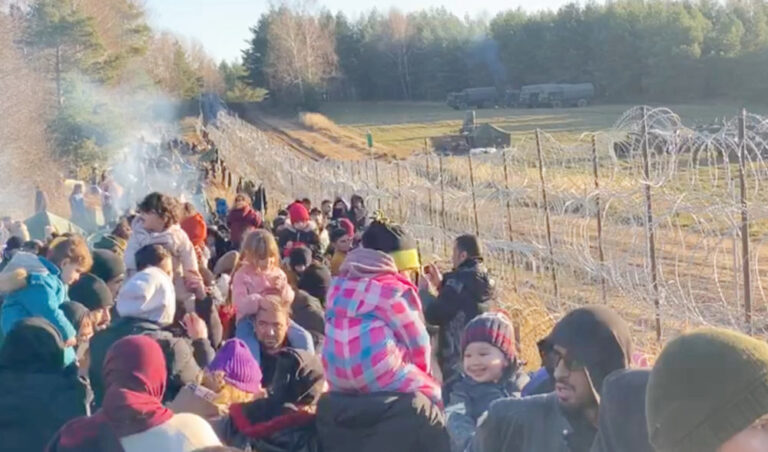 Tensions rise in migrant standoff at Poland-Belarus border