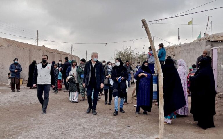 Aid group: Up to 5,000 Afghan refugees a day entering Iran