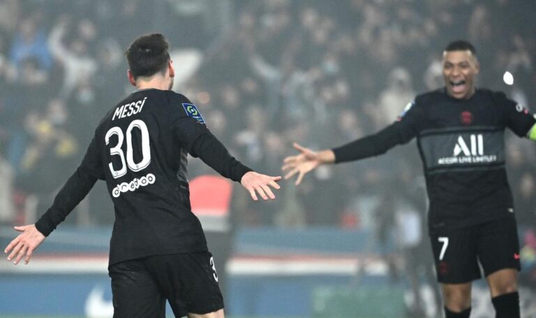 Messi scores his first league goal for Paris Saint-Germain