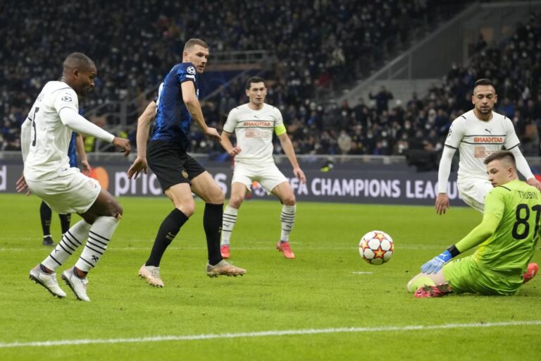 Dzeko nets 2 to put Inter on brink of CL knockout stage