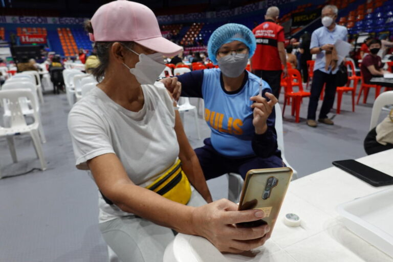 Philippines launches campaign to vaccinate 9 million people in three days