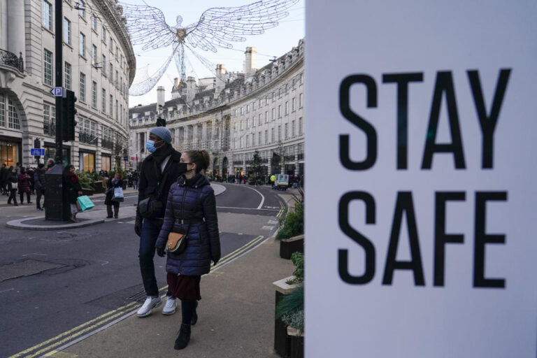 Mask mandates to tackle omicron come into force in England