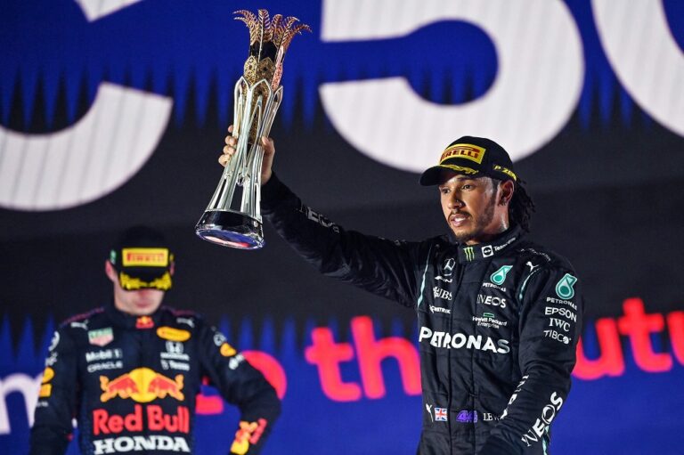 Lewis Hamilton keeps title dream alive with victory in thrilling, stop-start Saudi Arabian Grand Prix