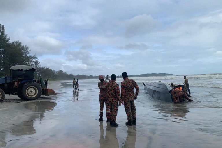 11 Indonesians dead, 25 missing in Malaysia boat sinking