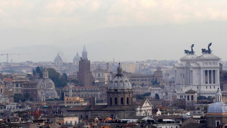 Earthquake hits northern Italy, strongly felt in Milan