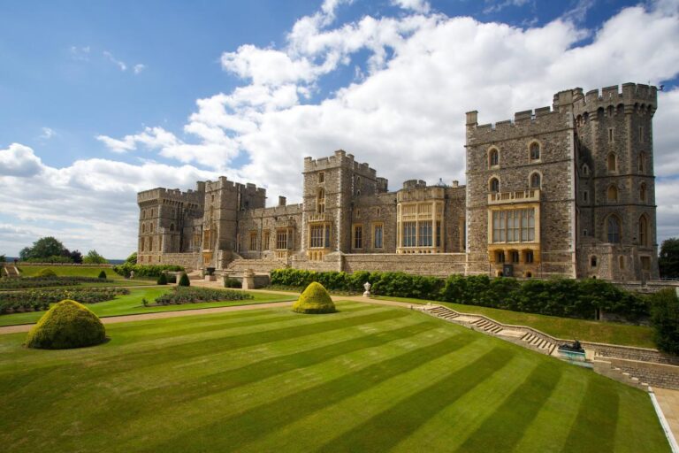 UK police arrest armed man on grounds of Queen’s home