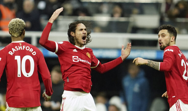 Cavani rescues Man Utd in Newcastle draw