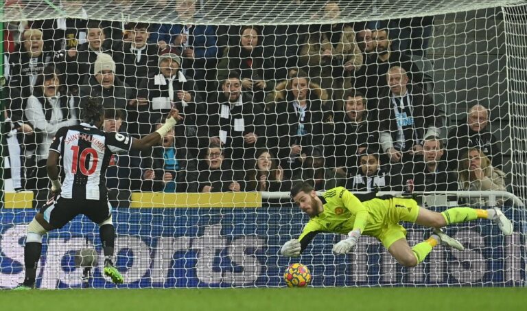 Battling performance reaps only one point for reinvigorated Newcastle against Manchester United at St. James’ Park