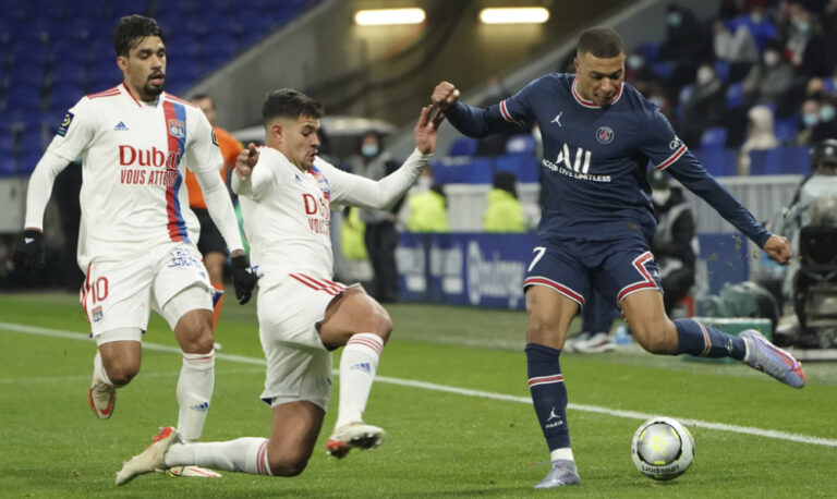 PSG grabs late 1-1 draw at Lyon, second-place Nice wins 3-0