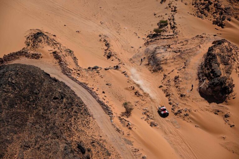 Giniel de Villiers lead Toyota 1-2-3 finish on Dakar 9th stage