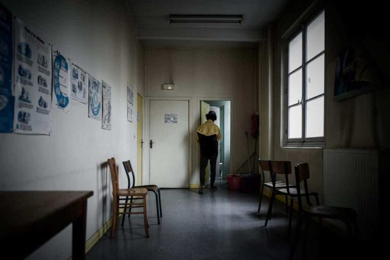 UK Home Office tells Yemeni, Syrian asylum seekers they can safely return home