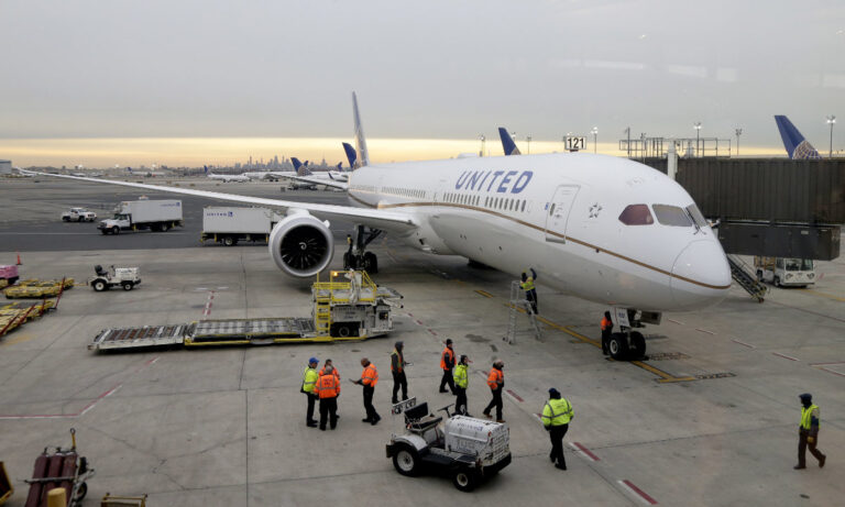 US aviation authority sets rules for some Boeing 787 landings near 5G service