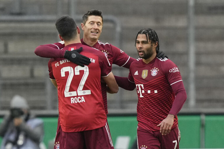 Unrelenting Bayern beats Cologne, sets league scoring record