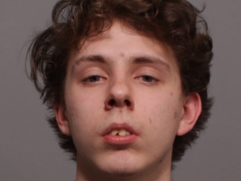 UK solicitor general: Treat far-right extremists the same as Islamists