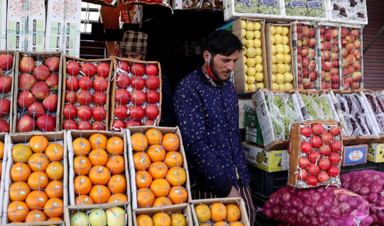 Entry of Iranian apples sours Kashmiri fruit industry