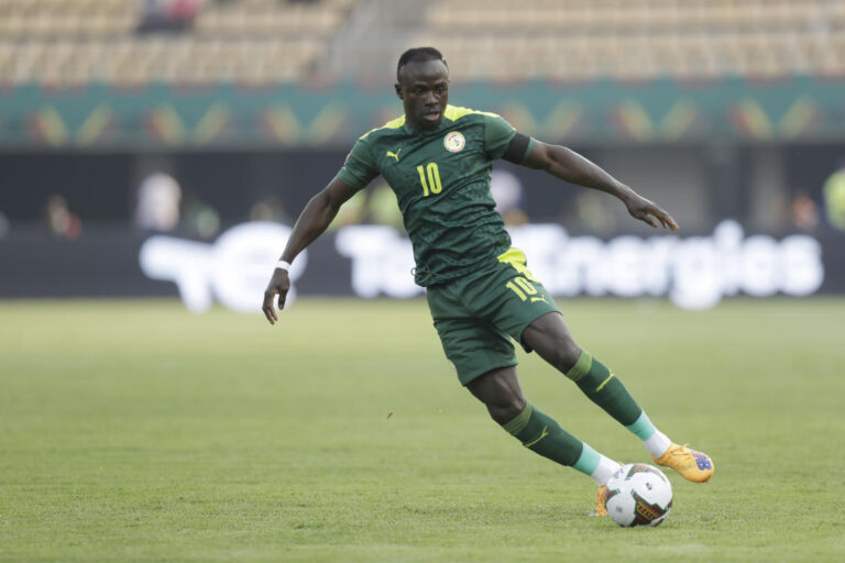 Man? scores but concern over head injury as Senegal into QF
