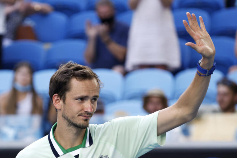 Favorite Medvedev, Tsitsipas target Australian Open semifinals