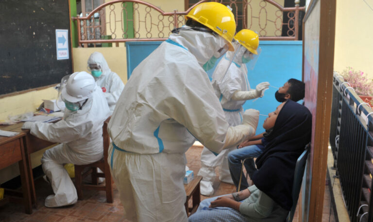 Indonesia expects omicron wave to peak by end of February