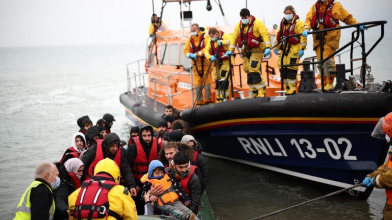 UK govt sets 2-week asylum claim goal as Channel crossings surge