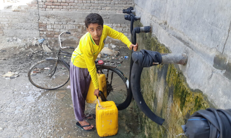 In Pakistan’s hottest city, summers force half of population to leave