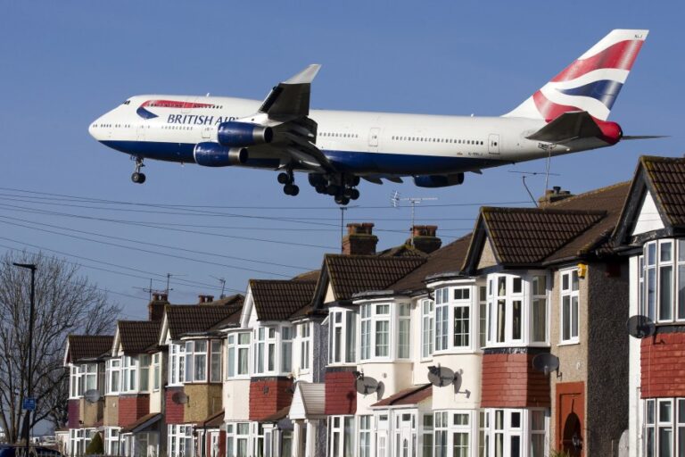Brits take to skies as COVID-19 travel rules scrapped
