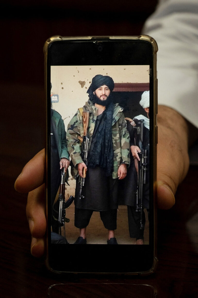 Taliban sniper becomes Afghan mayor