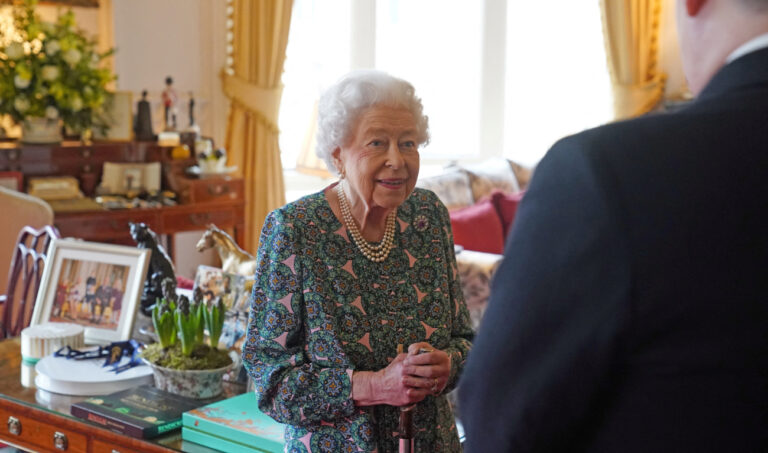 ‘I can’t move’: Queen Elizabeth complains of stiffness during engagement