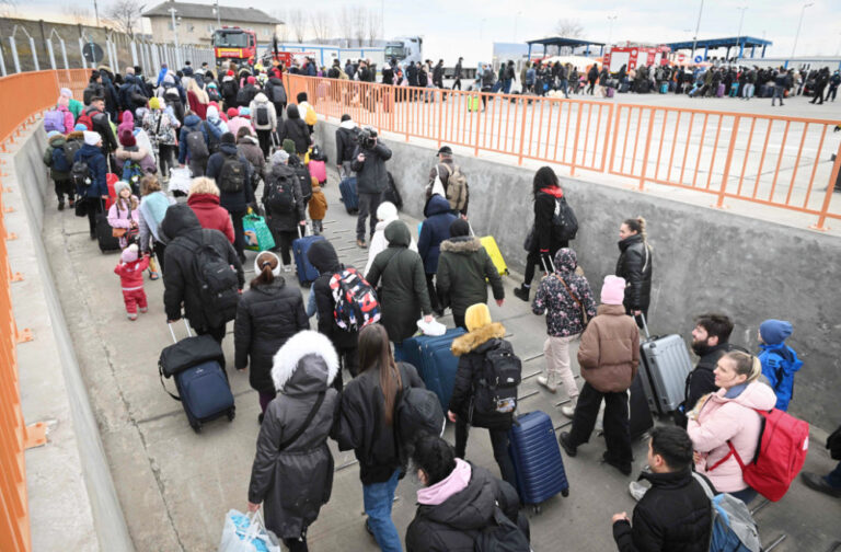 Thousands fleeing Ukraine queue at central Europe border crossings