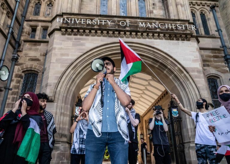 Colleagues back UK gallery director who fell foul of pro-Israel lobby group