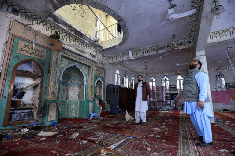Daesh claims Pakistan bombing that kills 56 at Shiite mosque