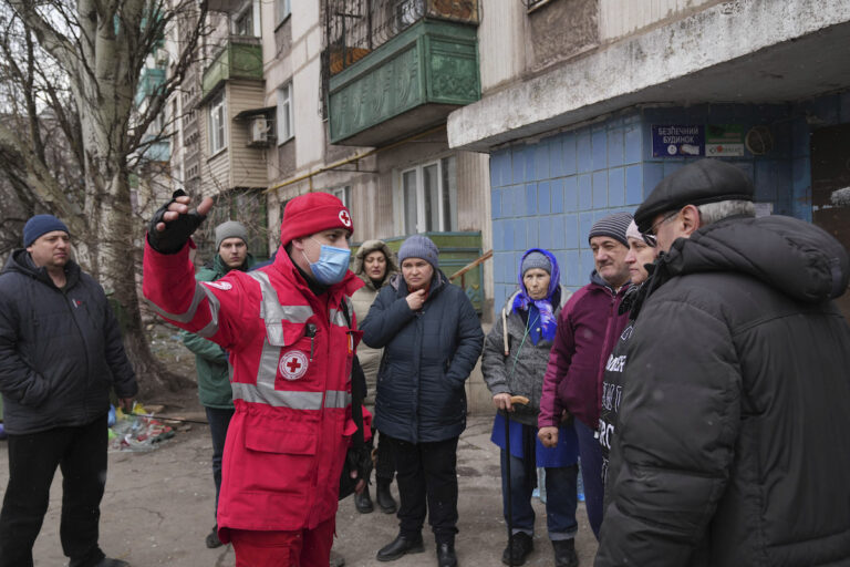 Ukrainians flee some besieged cities as conditions worsen