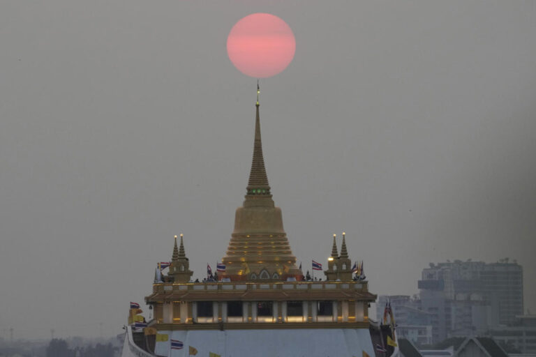Cashless and flightless, Russian tourists stuck in Thailand