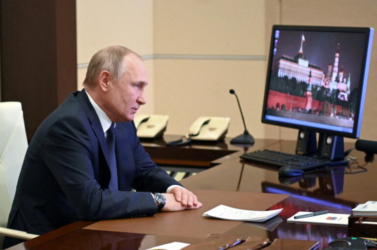 Vladimir Putin discusses Ukraine with Russian security council