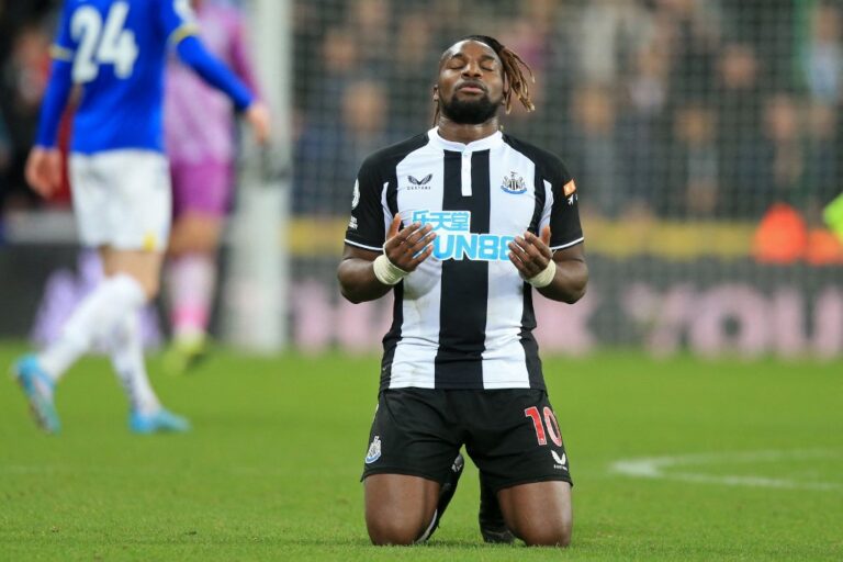 Newcastle boss Eddie Howe defends Allan Saint-Maximin after drop in form